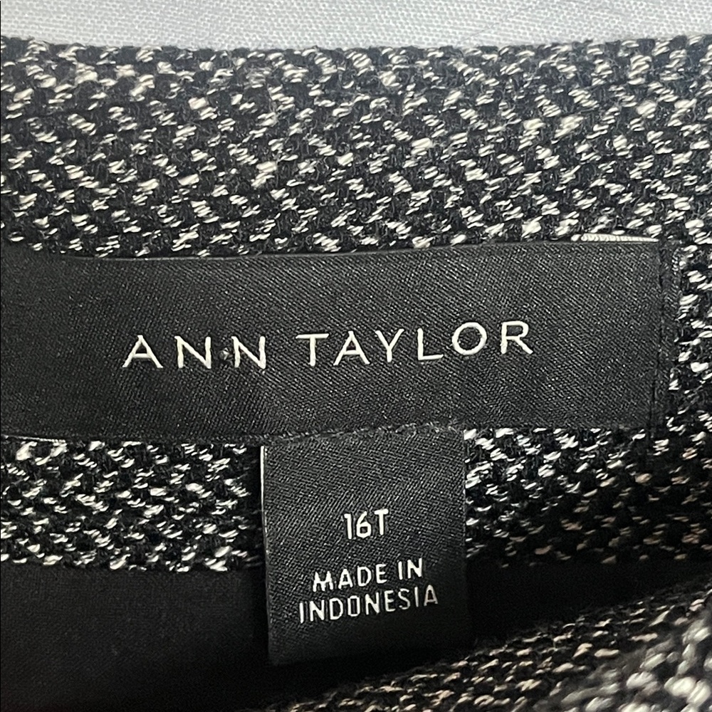 Ann Taylor Black and White Tweed Pencil Skirt 16 Tall Lined Classic Workwear - Picture 3 of 7